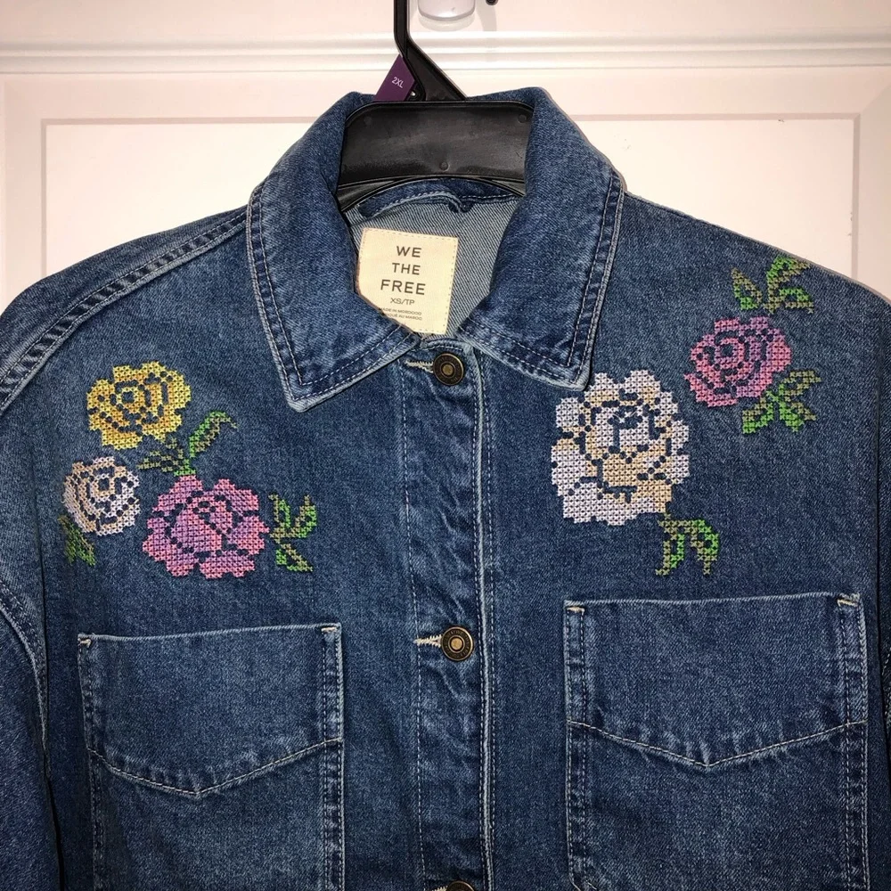 New Free People We The Free Madison City Embroidered Denim Jacket Chore Coat XS - Picture 8 of 11